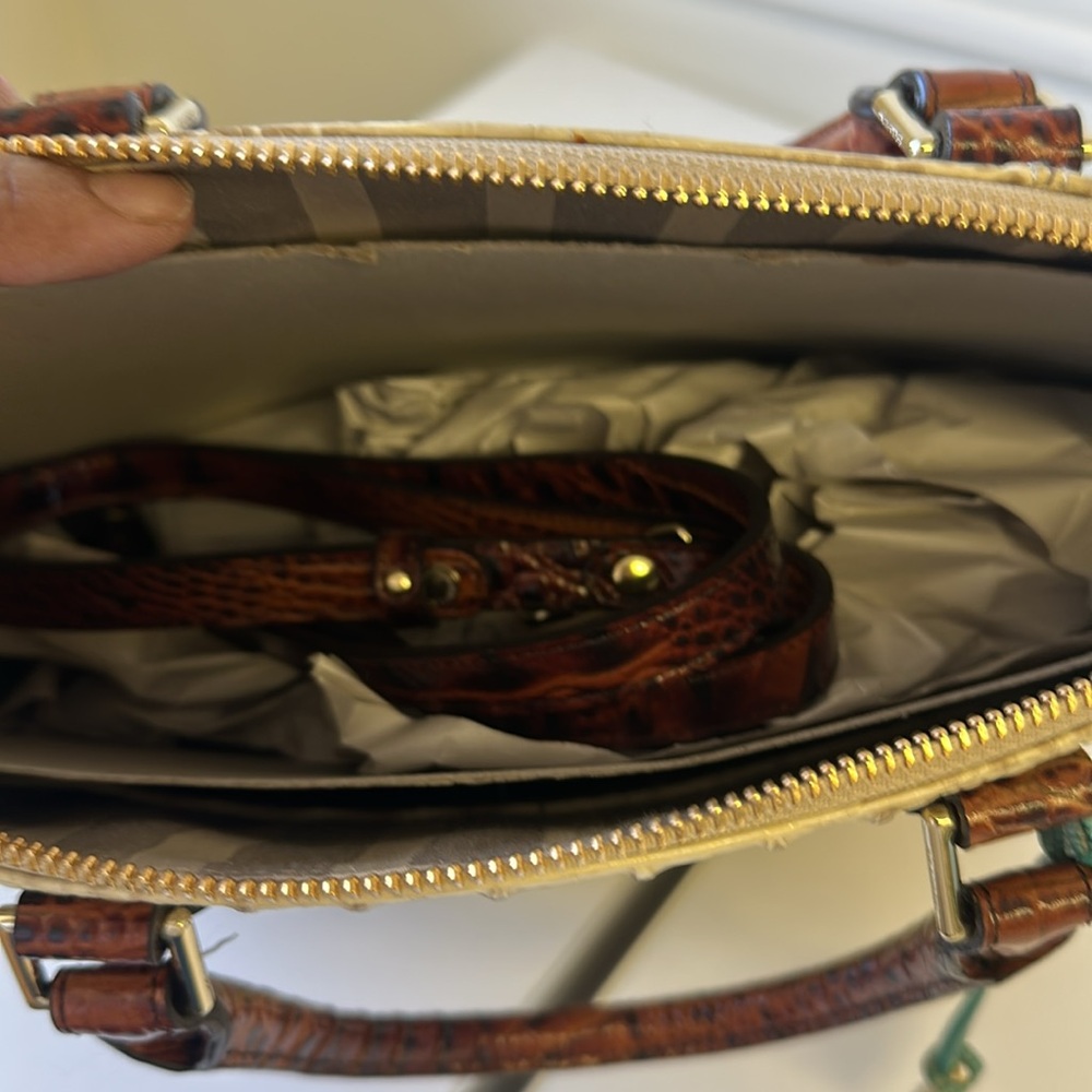 Gorgeous Brahmin Duxbury Satchel in Vanilla Macaw - Picture 8 of 9